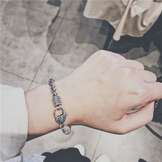 Châu Âu và Hoa Kỳ gió lạnh retro vòng đeo tay bằng thép titan nam Hàn Quốc phiên bản của vòng đeo tay thủy triều punk vòng đeo tay nam sinh viên trang sức hip hop vòng dâu tằm