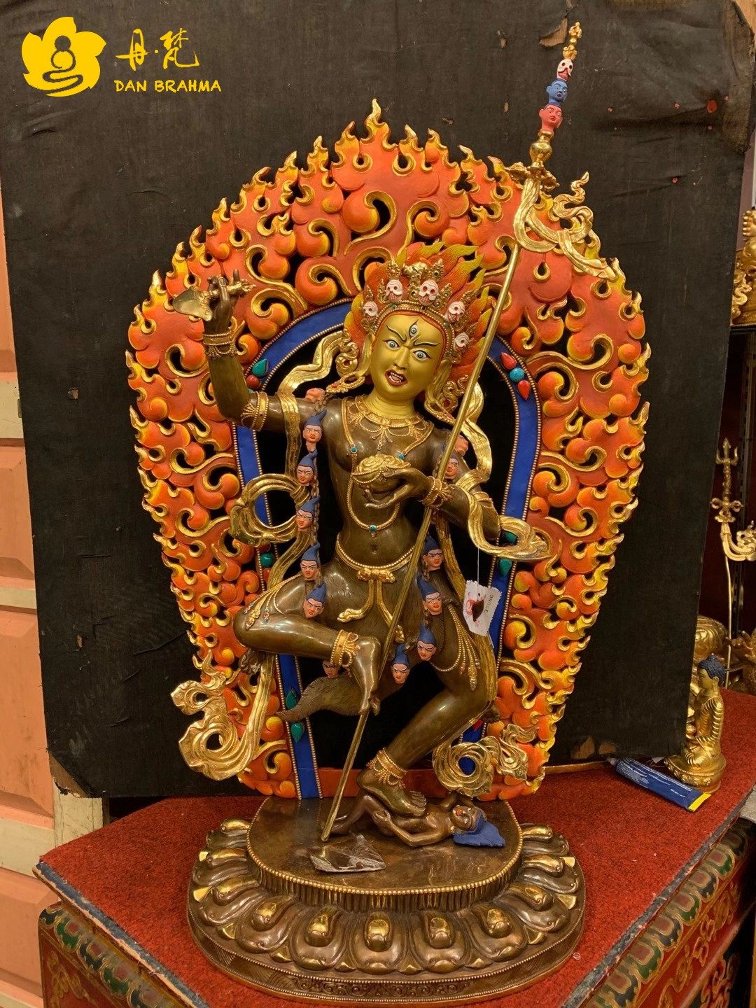 King Kong's Helmholson silence Buddha statue Nepal red copper-gold painted Doggipam finely carved bronze Sakai 72cm