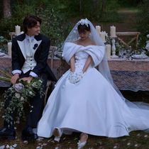 Photo studio new photo theme clothing Location travel wedding photography Couple photo white bow tail dress