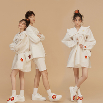 The photo studio couple Net red theme wedding photo photography photo clothing fashion trendy street shooting casual dress