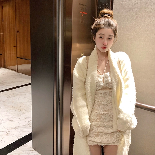 Весеннее элегантное платье, по фигуре, рукава фонарики, квадратный вырез