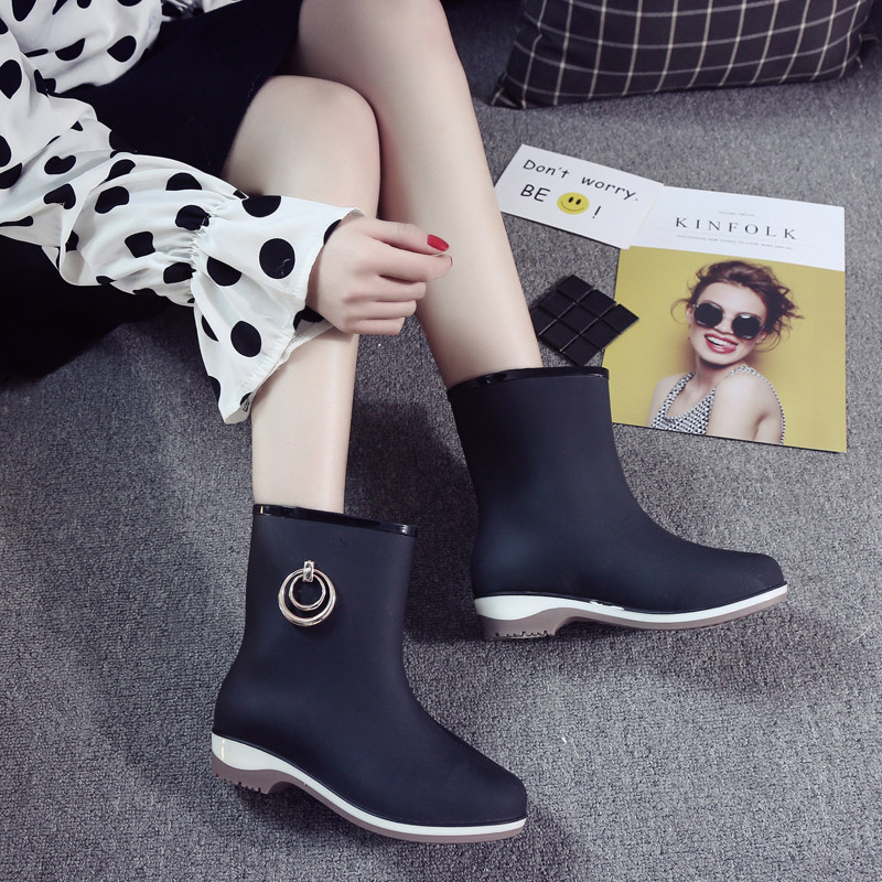 Rain Shoes Women Fashion Models Outwear Short Cylinders Korea Cute Outdoor Adult Rain Boots Non-slip Waterproof Plus Suede Water Shoes Glue Shoes