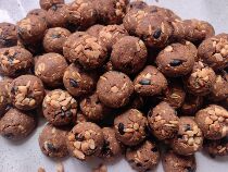 Horse snacks peanut brown sugar oatmeal horse biscuits 30 pieces in a bag brown sugar oatmeal carrot horse biscuits 400g