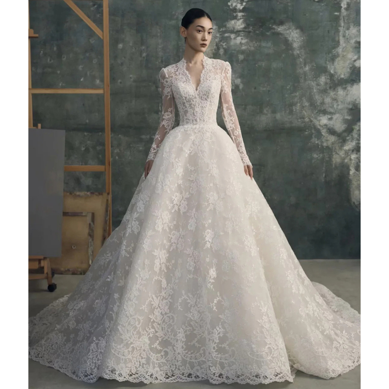 Long-Sleeve V-Neck Wedding Dress 2026 New Style Bridal French Vintage Main Gown High-End Texture Custom-Made Light Luxury with Long Train