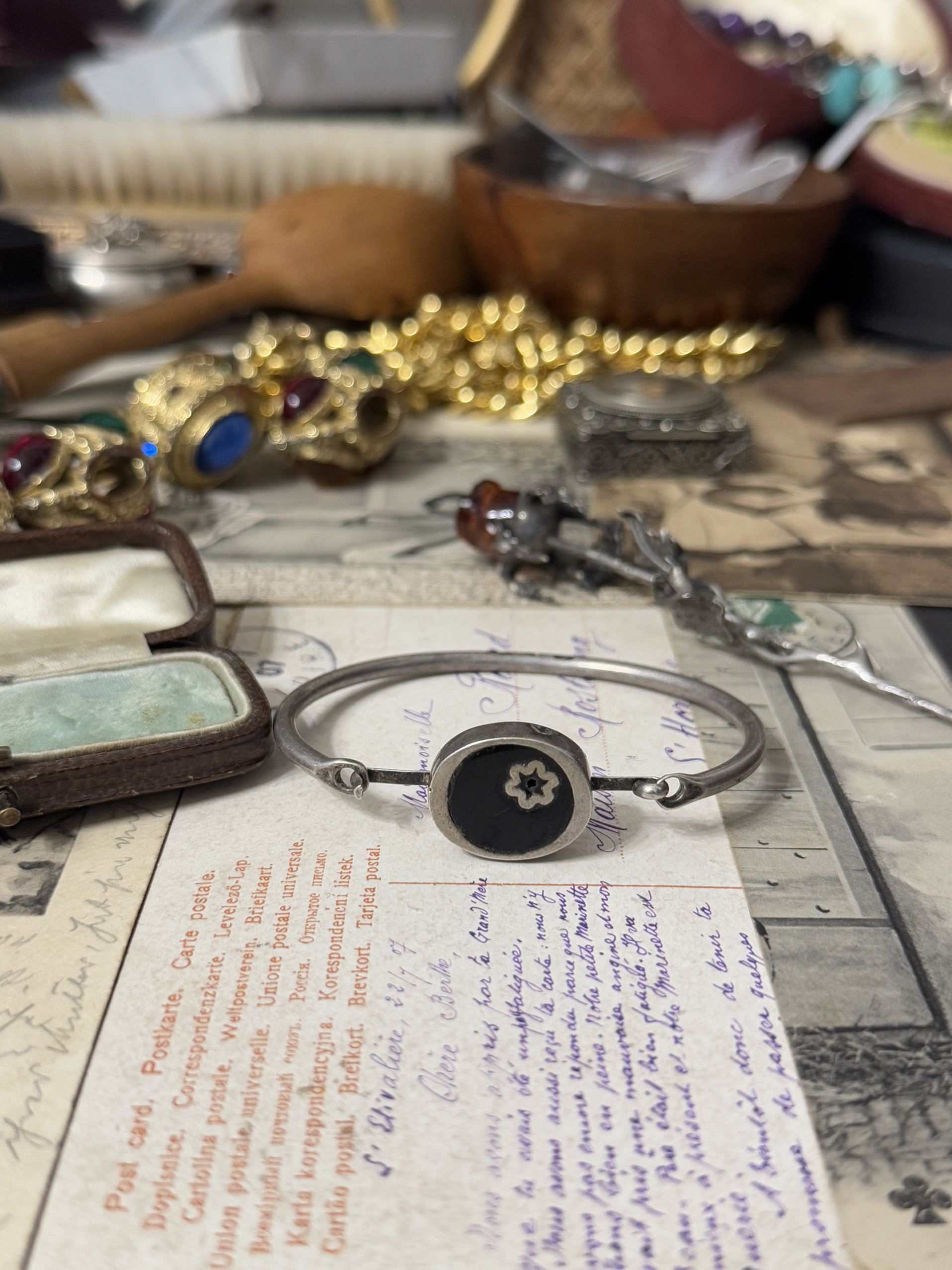 穿越时光的手镯与银器：Vintage纯银古董的精致魅力