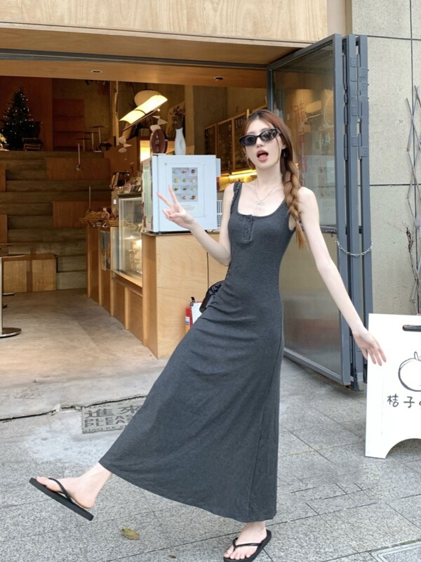 Korean-Style Square-Neck Gray A-Line Slip Dress for Women, Summer Elegant Waist-Cinching Inner Dress, Long Dress for Autumn and Winter, Base Tank Dress