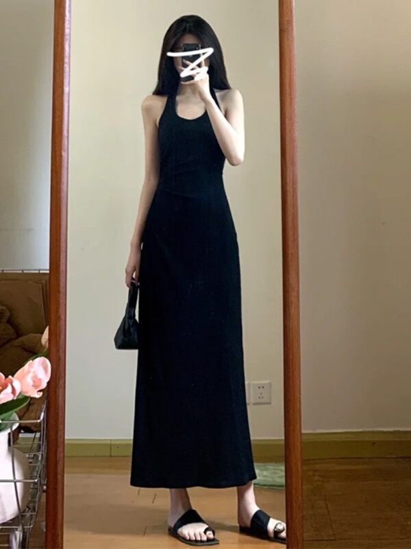 New Sweet and Spicy Black Halter Neck Long Dress for Women, Summer Style, Elegant Waist-Cinching Pleated Slimming A-Line Dress