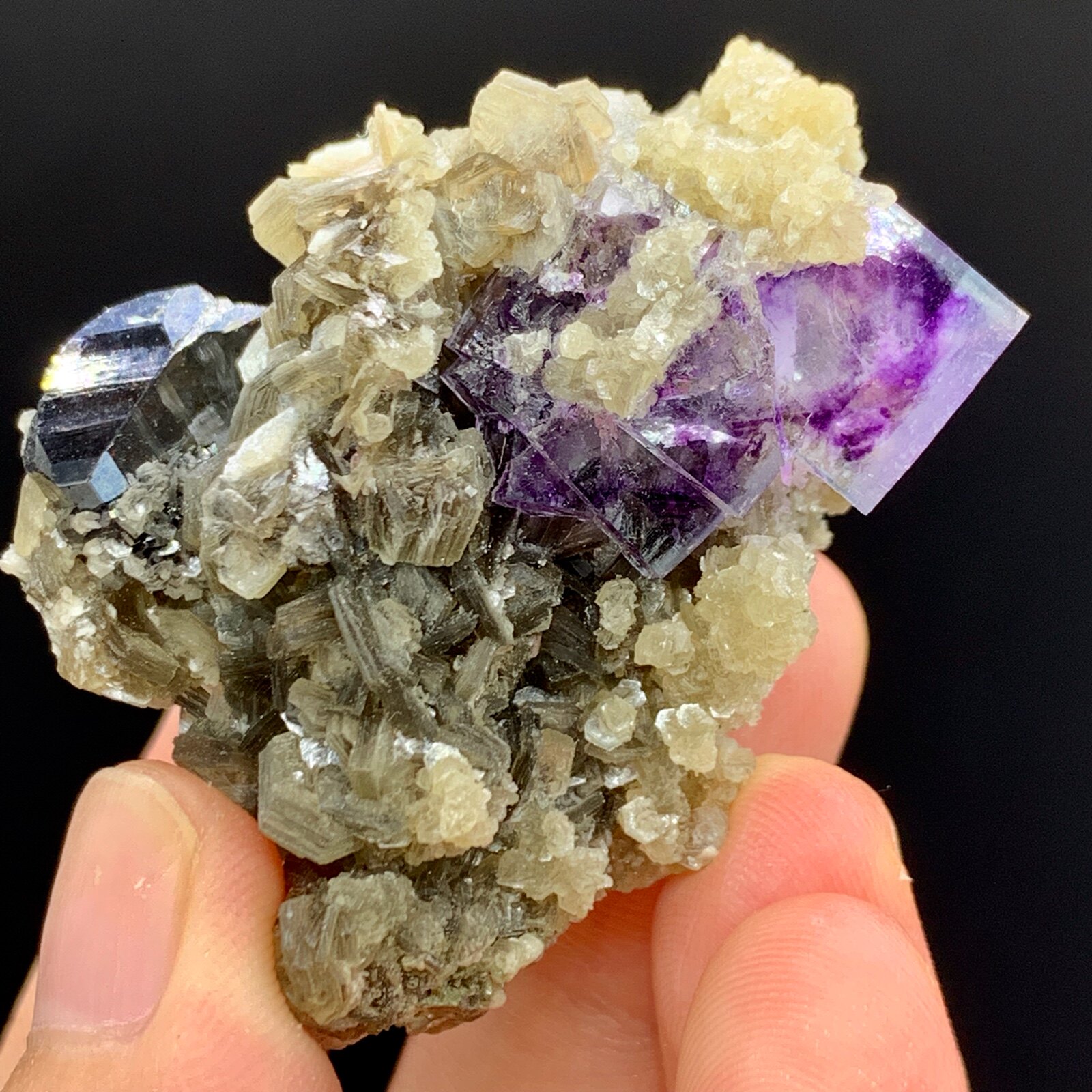 The symbiotic co-bioscarce special natural mineral crystal collection by Yao Kong Xianzian Firefly Siite Cloud Mother Film