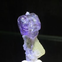 In my dream I met Minjing Yaogangxian Complete purple fluorite and calcite symbiotic natural rough specimen ornaments