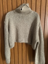 oak Cropped Sweater