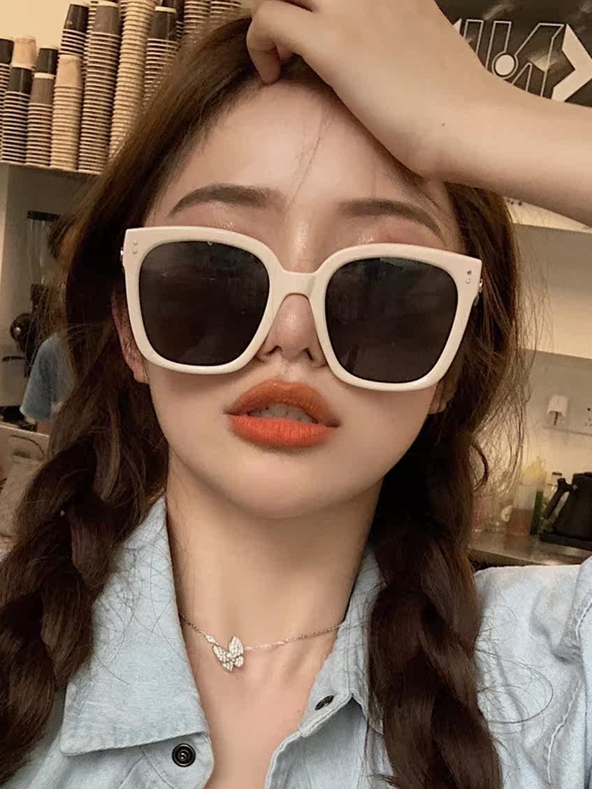 Big frame funny shaking sound bouncing net red black frame glasses female Korean version tide ins net red sunglasses 2020 BAO WEN