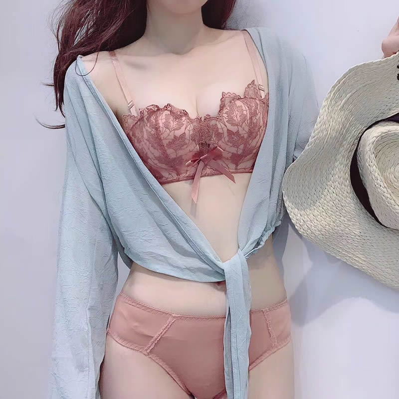 phụ nữ đồ lót mà không cần vòng thép không dấu vết để nhận một cặp sexy ren vẻ đẹp cô gái vú lại nhỏ dày tập trung điều chỉnh áo ngực mới.