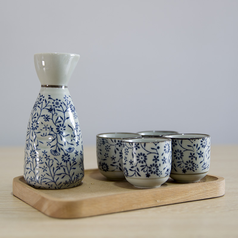 And the four seasons under glaze color porcelain tableware points wine bottle wine gift box hip celadon small glass bottle