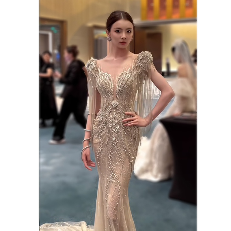 High-End Heavy-Duty Evening Gown for Women, Sophisticated Runway Style, Sparkling Toast Dress, Banquet Fringe Dress with a Small Train