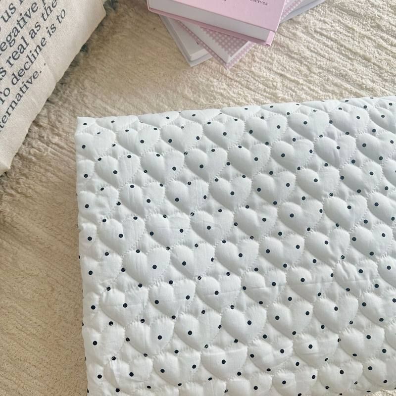 100% Cotton 40-Count Quilted Digital Print Black and White Dot Heart Pattern Quilting Autumn and Winter Cotton Jackets, Cotton Clothes, Pajamas, Bags DIY