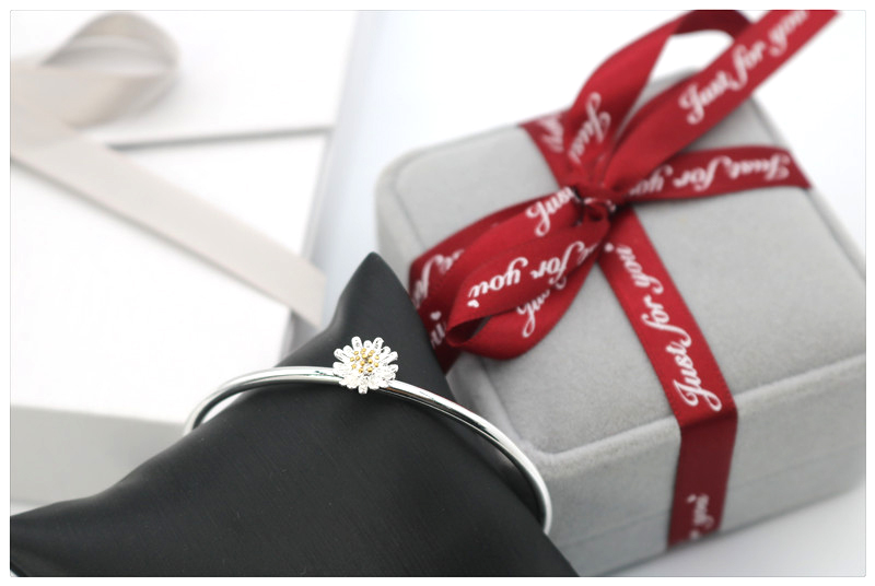 Vòng tay Daisy mạ bạc Phụ nữ đơn giản Nhỏ tươi Nhật Bản và Hàn Quốc Vòng tay quà tặng Sinh viên Tính khí mở Vòng tay gió - Vòng đeo tay Cuff vòng tay gỗ trầm hương