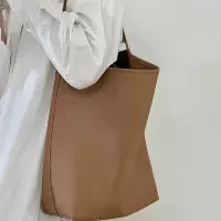 Желтовато-коричневый