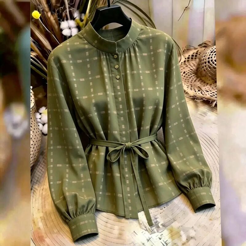 Vintage Mature Olive Green Stand-Collar Long-Sleeve Top for Women, Waist-Cinching, Age-Reducing Shirt, Niche Style, New Autumn 2026 Model Vintage Mature Olive Green Stand-Collar Long-Sleeve Top for Women, Waist-Cinching, Age-Reducing Shirt, Niche Style, New Autumn 2026 Model