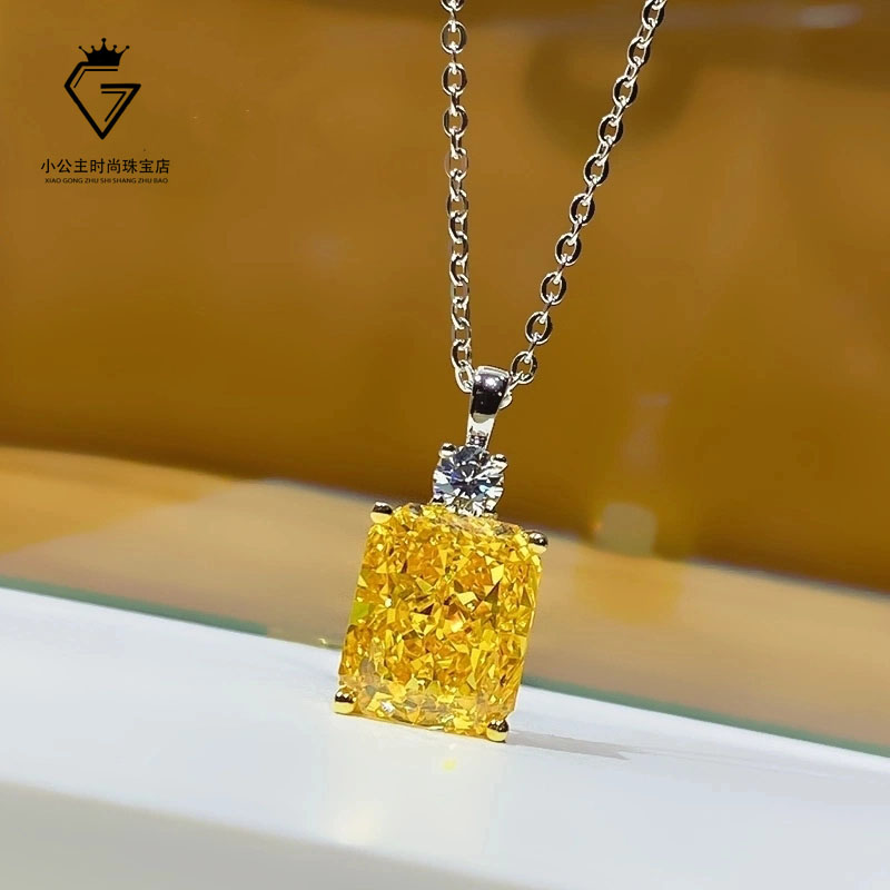 Mosanstone Necklace Woman Light Extravaganza 18K Platinum Four Paws Yellow Diamond Pendant Platinum Collarbone Chain Neck Necklace Delivery Girlfriend