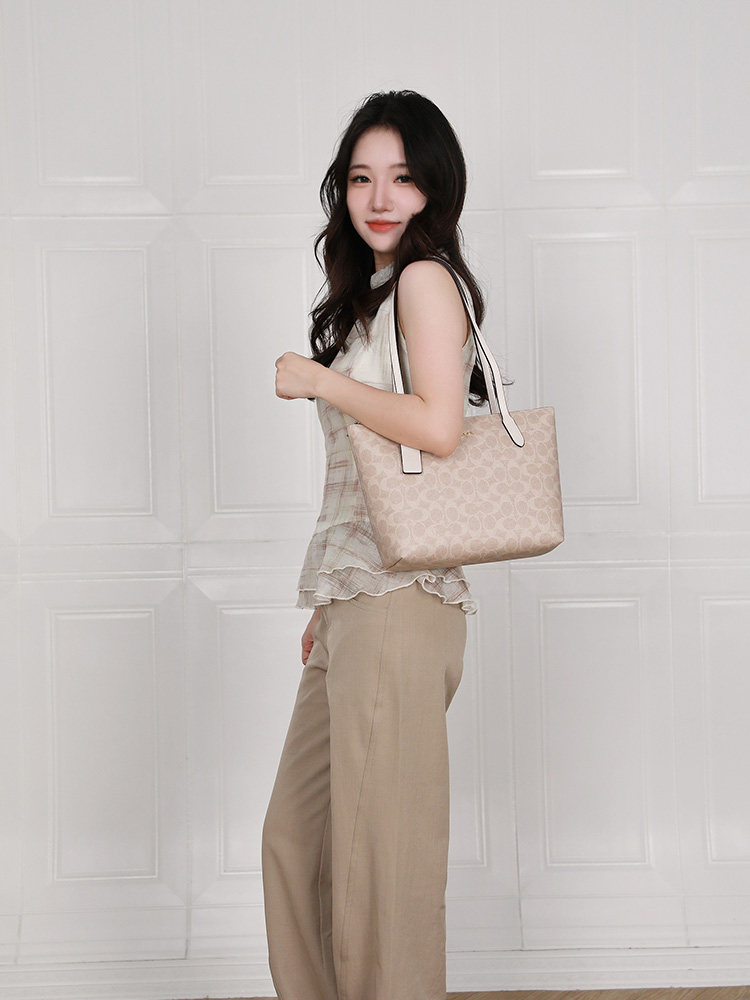 [Domestic Stock] Coach/Coach Large-Capacity Tote Bag Classic Monogram Women's Bag Light Luxury Shoulder Handbag