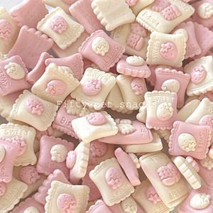 Лакомства ручной работы для собак и кошек, кусочки клубники из козьего молока, щенки, котята, хомяки и другие блюда.