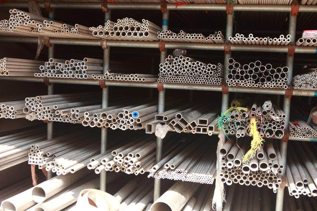 304 stainless steel polishing tube Industrial round tube Hollow tube 28mm wall thickness 4mm diameter 20mm