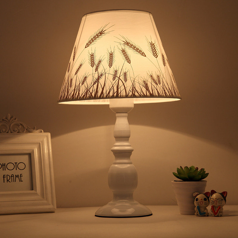 Bedside table lamp, modern and simple bedroom study, warm study, eye-protecting desk, reading, dimming, remote control, decorative desk lamp
