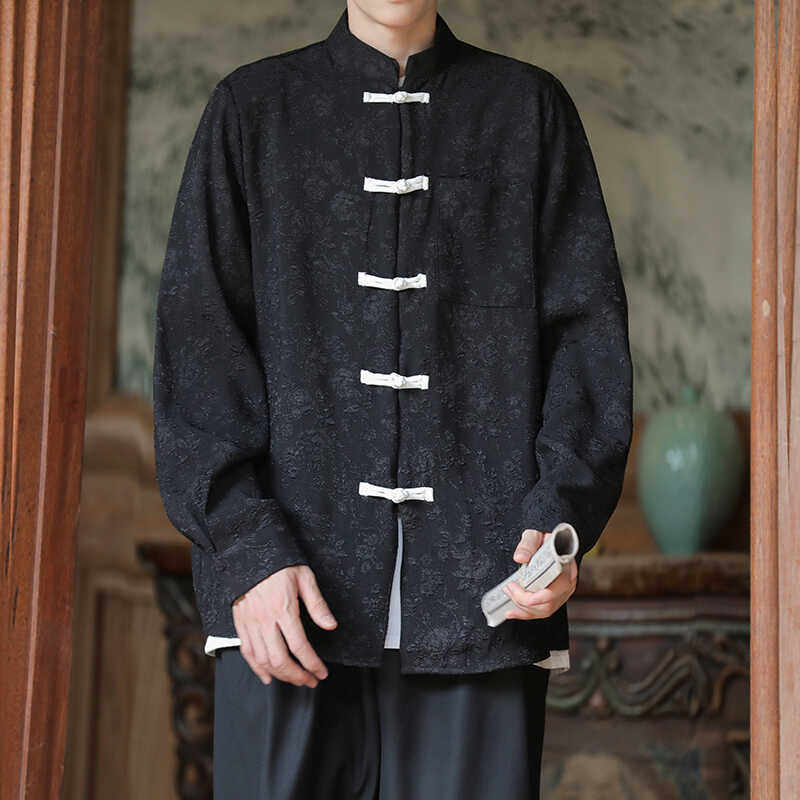 2026年穿唐装男青年盘扣立领复古潮服如何选款？显气质又百搭！