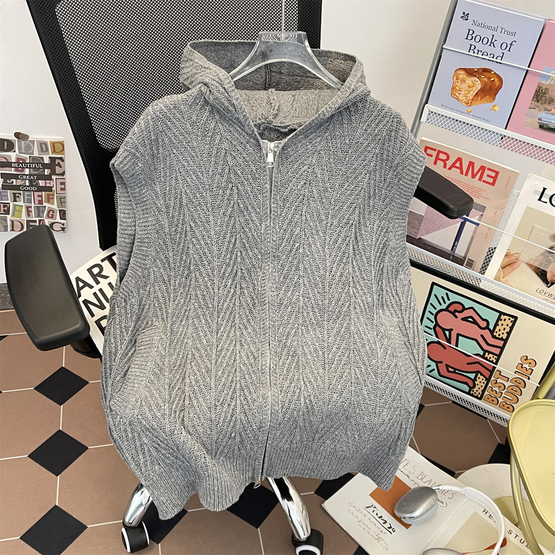 Retro Lazy Cardigan Hooded Knit Vest for Men, Layered Wear with a High-End Feel, Versatile Sleeveless Sweater Vest Jacket