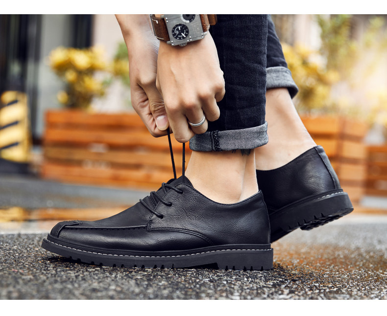 Height-Enhancing Shoes Image 3
