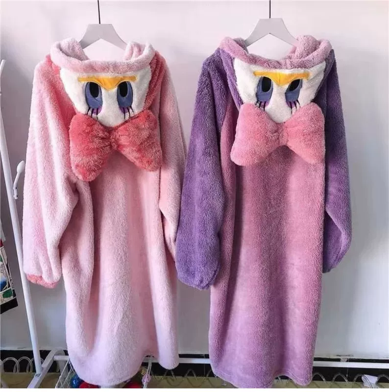 Áo khoác len pijama nữ mùa đông dài GK cùng đoạn Donald Duck Daisy phim hoạt hình Mickey váy ngủ san hô lông cừu dịch vụ tại nhà - Night Robe