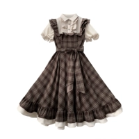 Платье с короткими рукавами (в комплекте идет пара ремней).