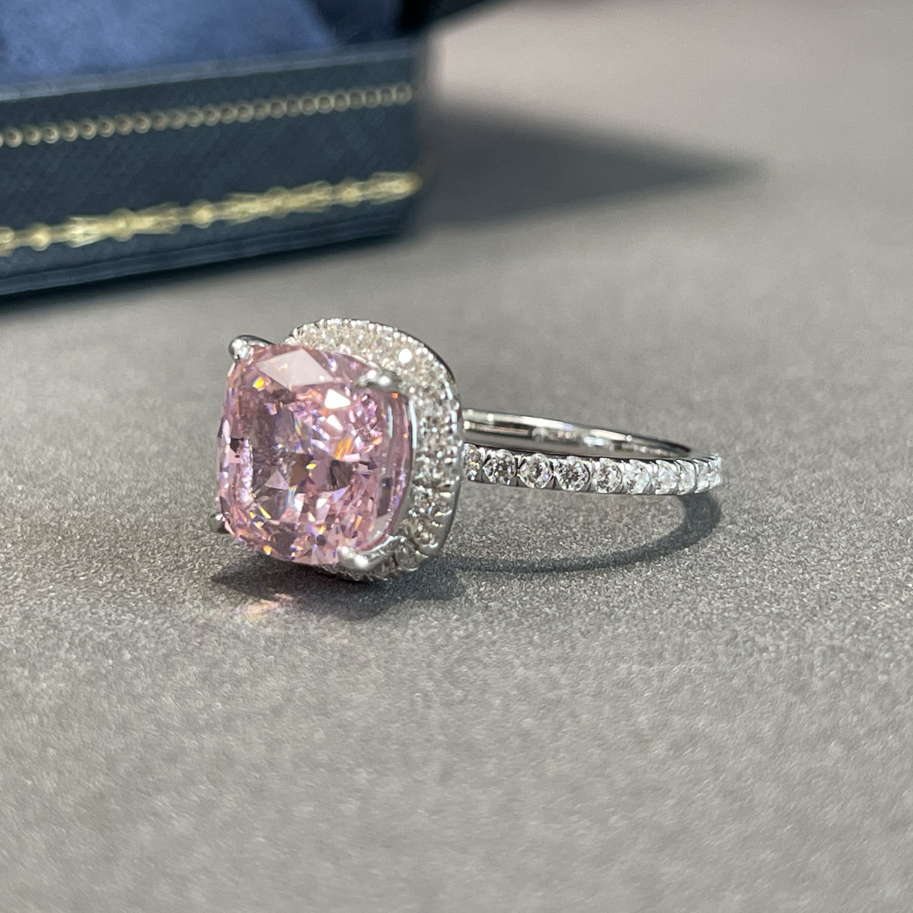 河南打造的IGI认证3克拉培育钻石公主方吊坠