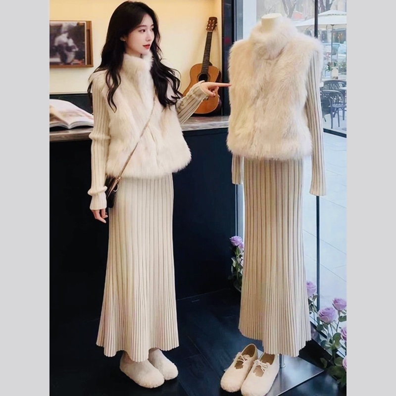 Autumn and Winter New Trendy Outfit: Elegant Faux Fox Fur Collar Vest Coat + Knitted Dress
