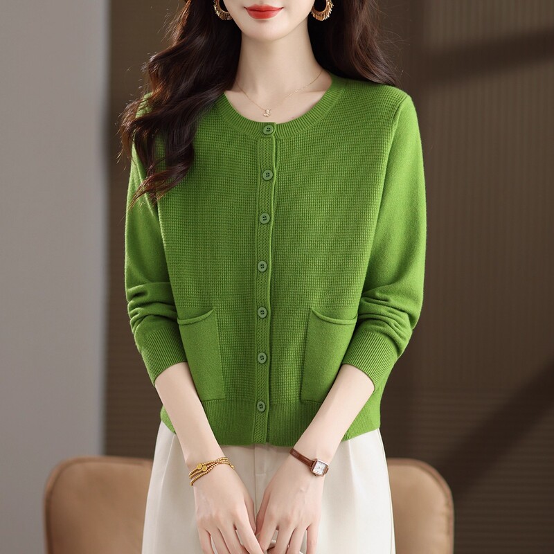 Autumn Green Long-Sleeved Knitted Cardigan for Women 2025 Spring and Autumn New Style Outerwear Stylish Short Sweater Jacket for Petite Women Autumn Green Long-Sleeved Knitted Cardigan for Women 2025 Spring and Autumn New Style Outerwear Stylish Short Sweater Jacket for Petite Women