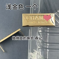 Ароматная квадратная карта закреплена светло -золотым цветом 3,5*1,4 см.