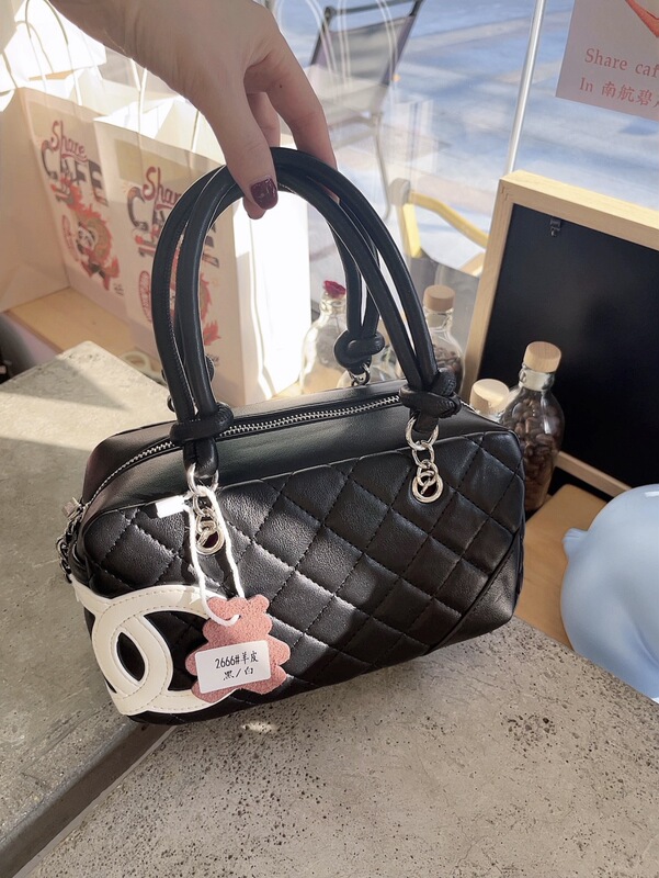 2025 Autumn/Winter New Style Chanel-Inspired Lambskin Bowling Bag High-End Vintage Bag Versatile Handbag Shoulder Crossbody Bag