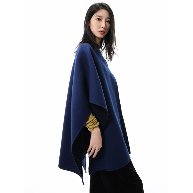 Yiwei ປັບແຕ່ງສີສອງດ້ານທີ່ກົງກັນກັບເສື້ອຄຸມວ່າງແບບປີ້ນກັບກັນທີ່ເຢັນທີ່ສຸດສໍາລັບແມ່ຍິງດູໃບໄມ້ລົ່ນແລະລະດູຫນາວທີ່ຫຍິບດ້ວຍມື woolen coat shawl