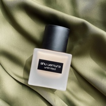 Uemura Show light overdraft with makeup small square bottle plume powder bottom liquid to cover lightly and matt 584774784674