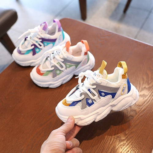 Дышащая спортивная обувь с одинарной сеткой для мальчиков, лето 2021, корейская версия, обувь с мягкой подошвой, защищающая от папы, универсальная повседневная обувь для маленьких девочек