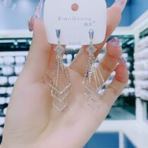 Advanced sense geometric tassel earrings long diamond temperament Net red 2020 New Tide sterling silver needle ear ornaments face thin