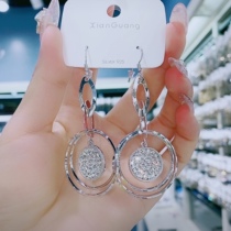 2020 new geometric circle earrings long Korean temperament net red personality exaggerated high-end earrings hypoallergenic