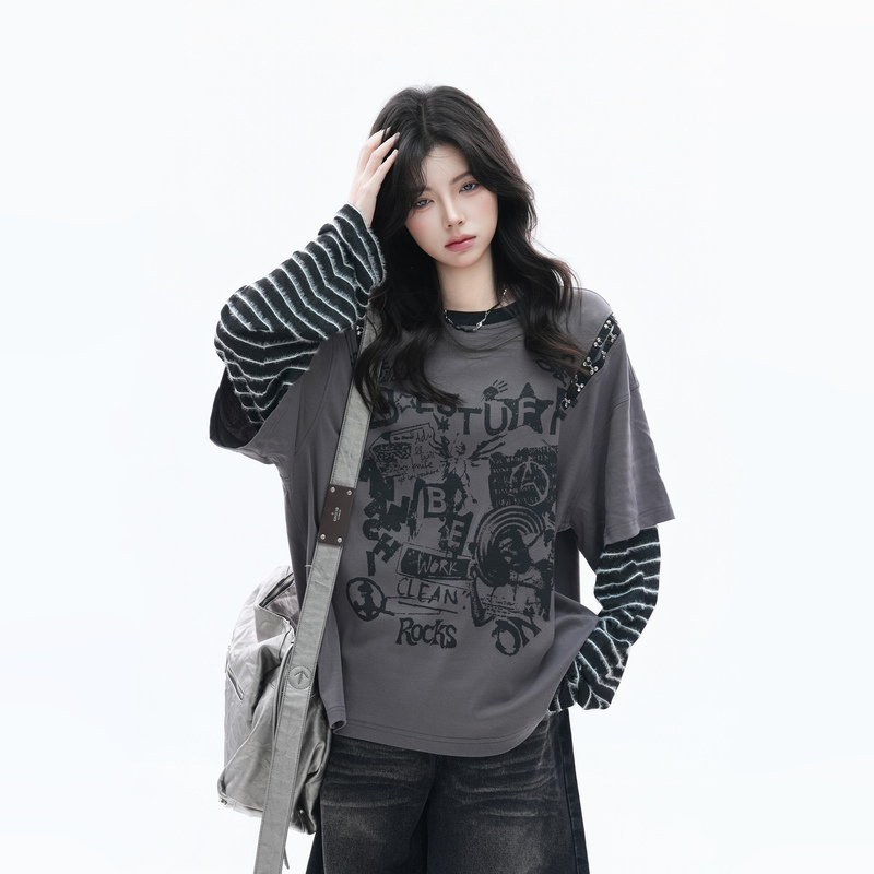【Sitting on the Couch and Watching the Time Pass By】Light Asian-Style Printed Striped Faux Two-Piece Long-Sleeve T-Shirt for Women, Lazy Style, Loose-Fitting Top for Couples