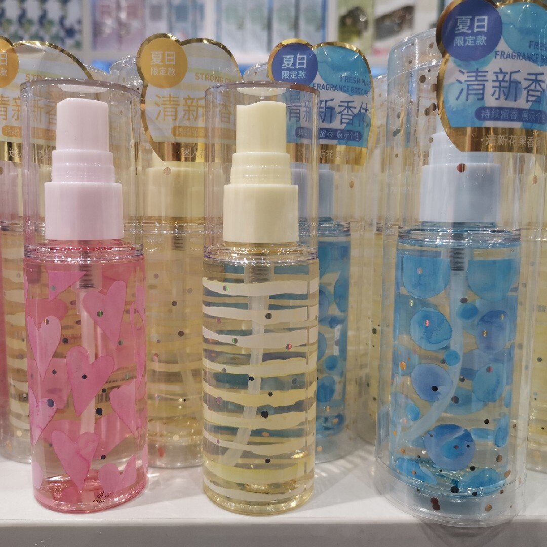 MINISO famous and excellent fragrance body spray is full of charm and freshness, pure and sweet, flowery and elegant, floral and fruity