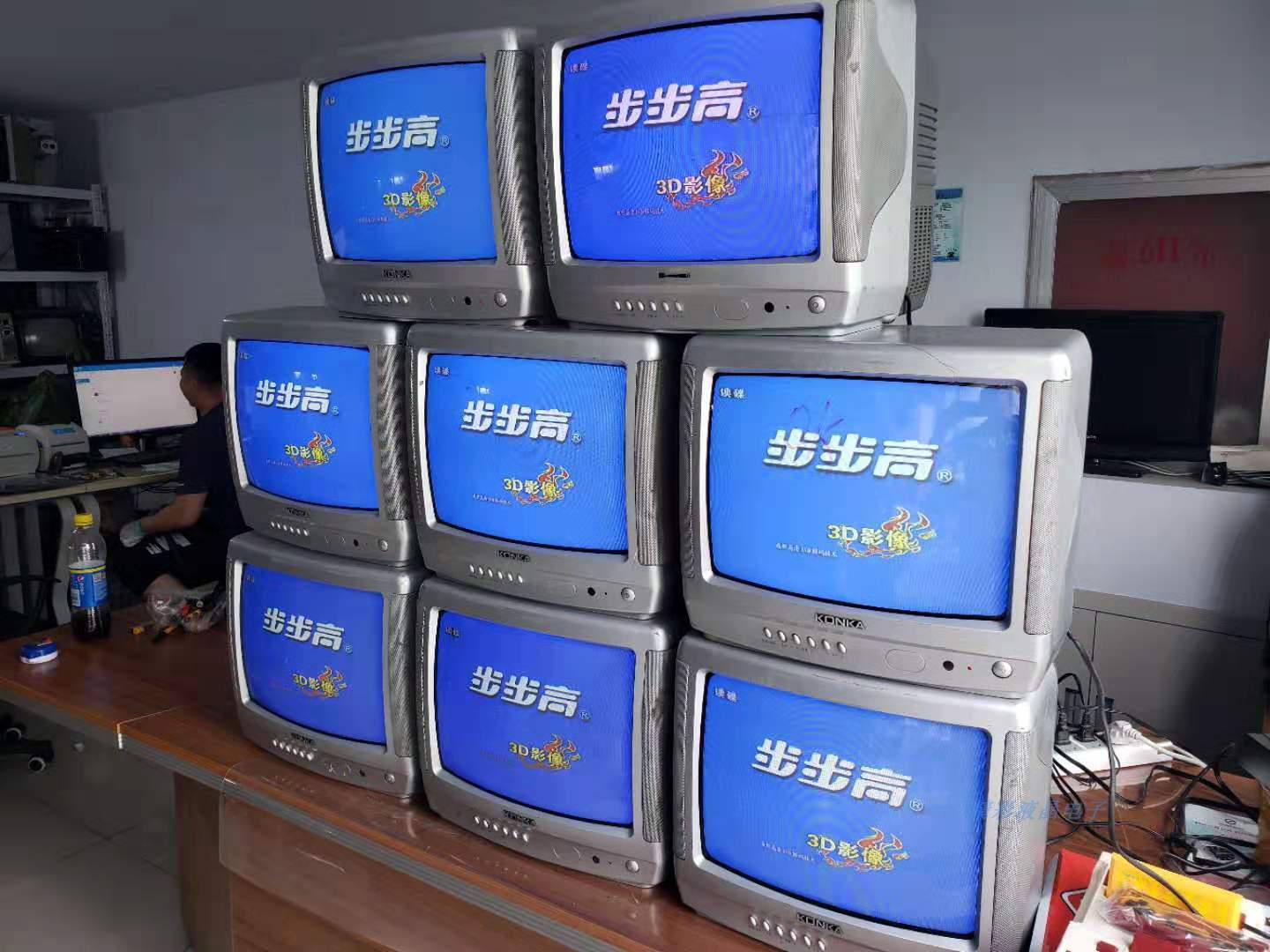 Playable variety of old fashioned colorful old TV sets Restaurant Bar Café Film and TV props Decorative Old Color TV