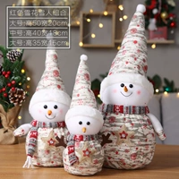 Красная кукла, со снежинками