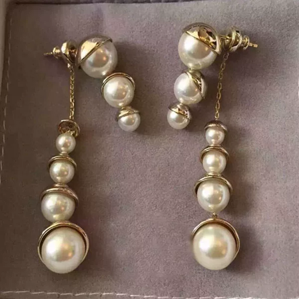 Quality earrings from pearl, Korean style