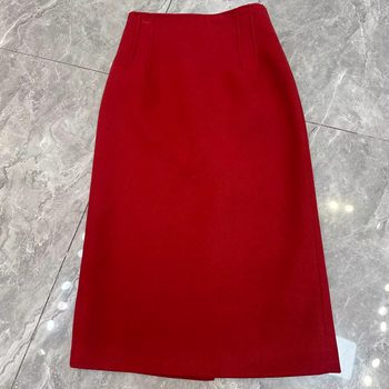 Light Luxury, Simple and Versatile Woolen Pencil Skirt, Slim-Fitting and Flattering, with a Back Slit, Mid-Length Skirt for Winter 2025