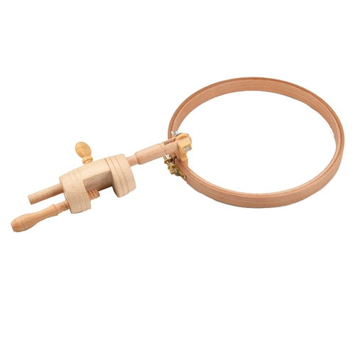 Вышитая вышитая вышитая на полке. Домохозяйство.