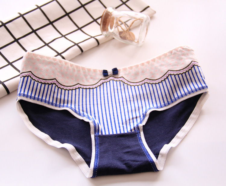 Đồ lót cotton nữ gợi cảm In nhỏ vừa và eo thấp Cô gái dễ thương hình tam giác cotton Đồ lót nữ bán buôn quần lót trẻ em